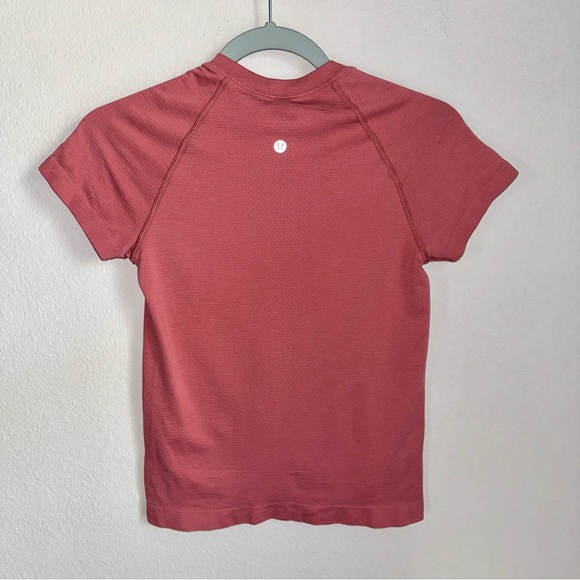 LuLuLemon Swiftly Tech short sleeve 2.0 waistlength - Picture 4 of 4